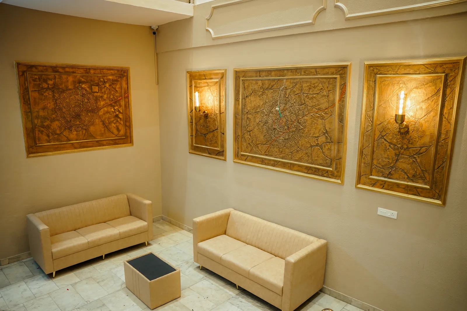 Reception area for guests (1 of 2)